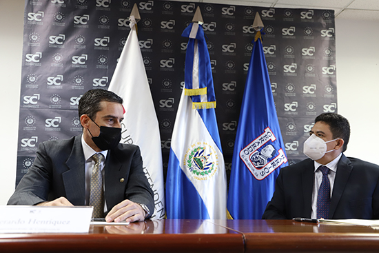 Superintendencia de Competencia y Universidad Gerardo Barrios suscriben acuerdo de cooperación